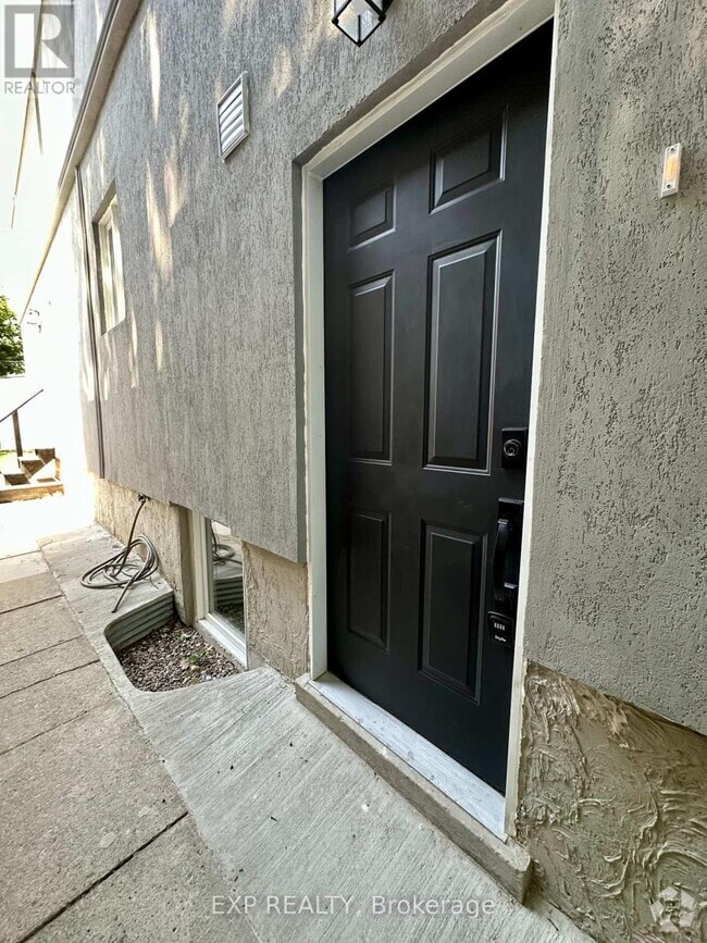 Building Photo - 6 Lapp St