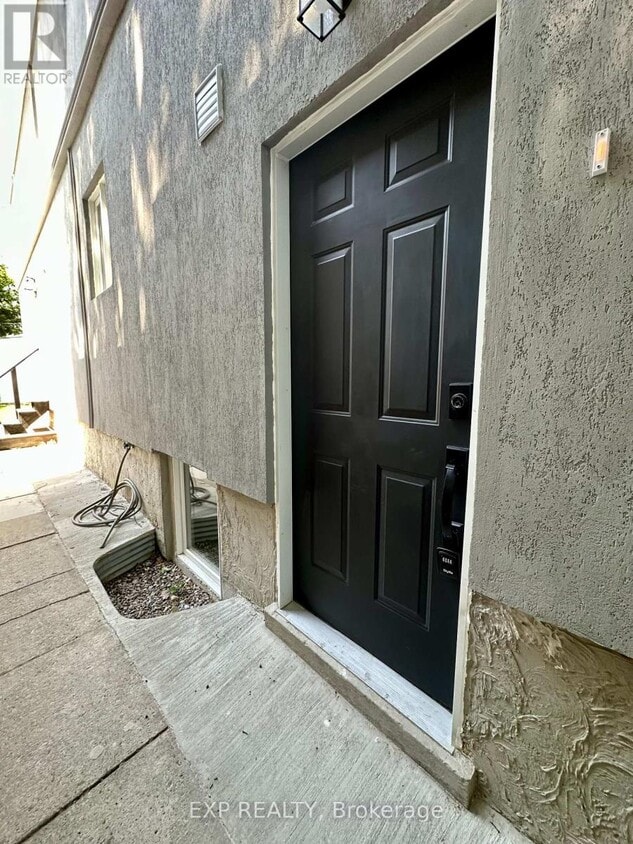 Primary Photo - 6 Lapp St