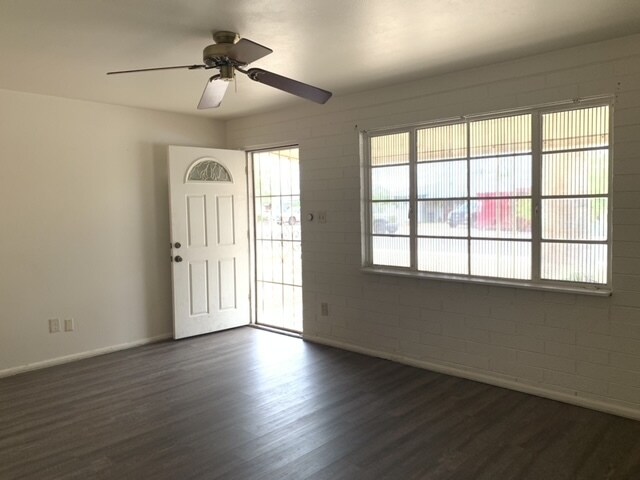 Building Photo - 11383 N 114th Ave
