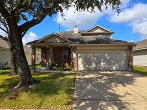 Building Photo - 21631 Falvel Lake Dr