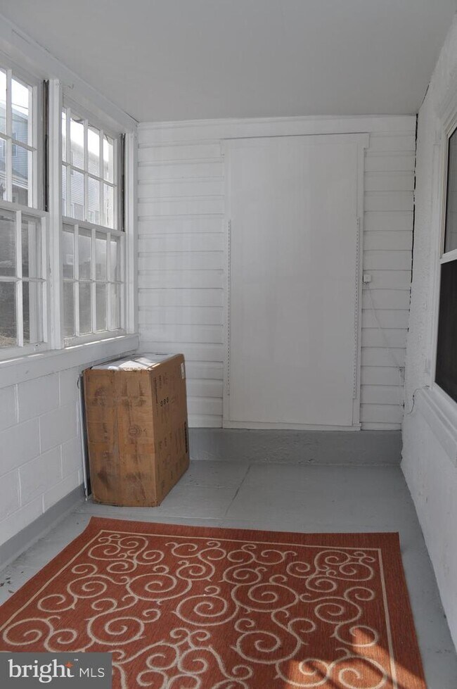 Building Photo - 383 Anderson Rd
