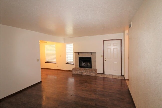 Building Photo - 237 Chalmette Dr