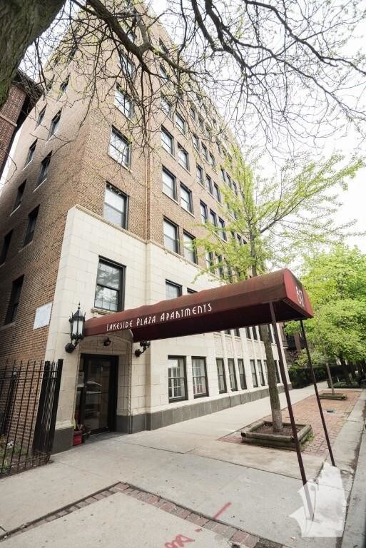 Foto del edificio - 817 W Lakeside Pl