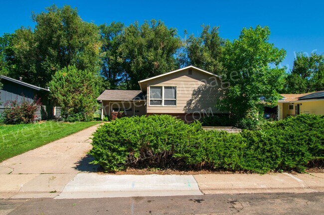 Building Photo - $500 SIGNING BONUS!! Great 4 bedroom in Fo...