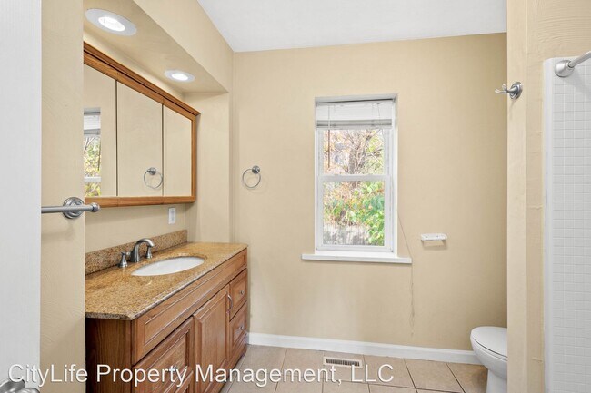 Building Photo - 4 br, 1 bath House - 2727 Pyramid Avenue