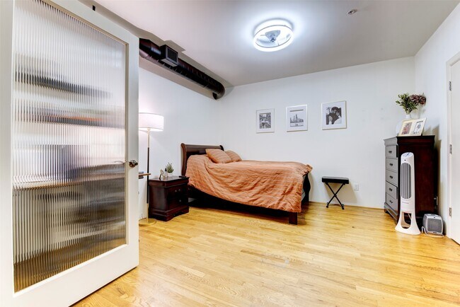 Foto del edificio - 1005 S Shepherd Dr