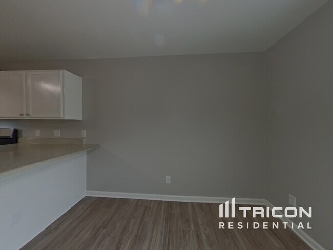 Foto del edificio - 5411 Peachwood Dr