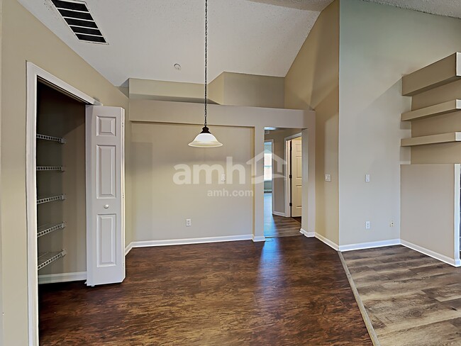 Foto del edificio - 976 Ashton Cove Terrace
