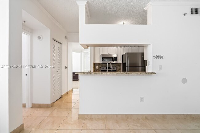 Building Photo - 17150 N Bay Rd