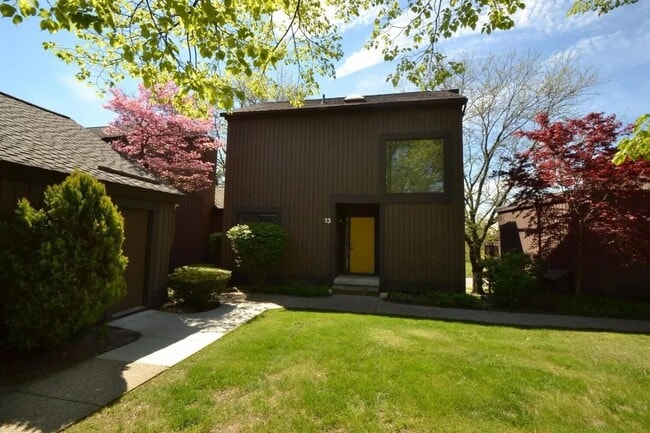 Building Photo - 13 Northwick Ct