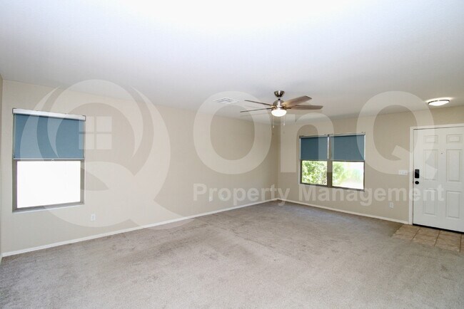 Foto del edificio - 3033 W Blue Sky Dr