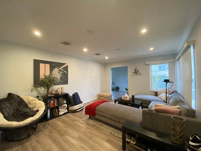 Living room - 5061 Colfax Ave
