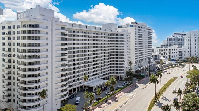 Foto del edificio - 5555 Collins Ave