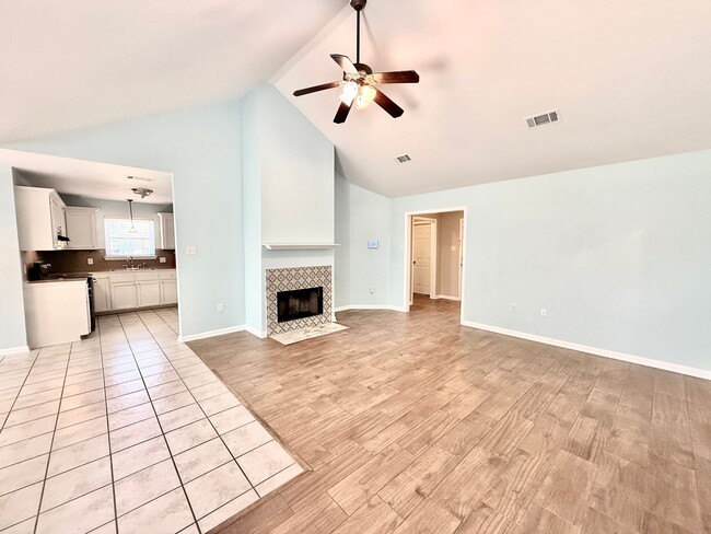 Building Photo - 15253 E Bayou Dr