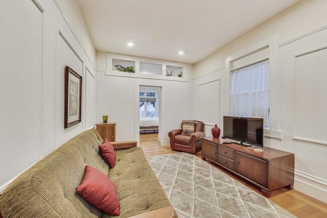 Building Photo - 2474 Washington St