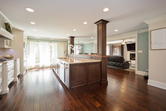 Foto del edificio - 428 Redwood Ln