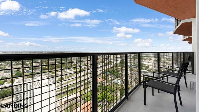 Foto del edificio - 777 NW 2nd Ave