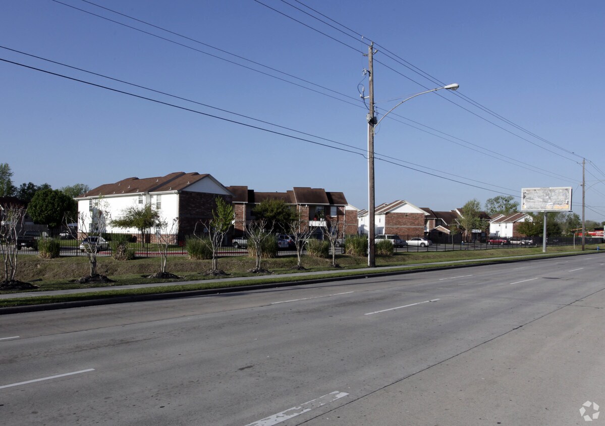 Meadowbrook Plaza Apartments Apartments in Houston, TX