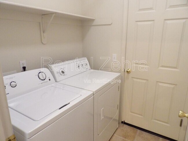 Photo - 1896 Edgewood Ct House