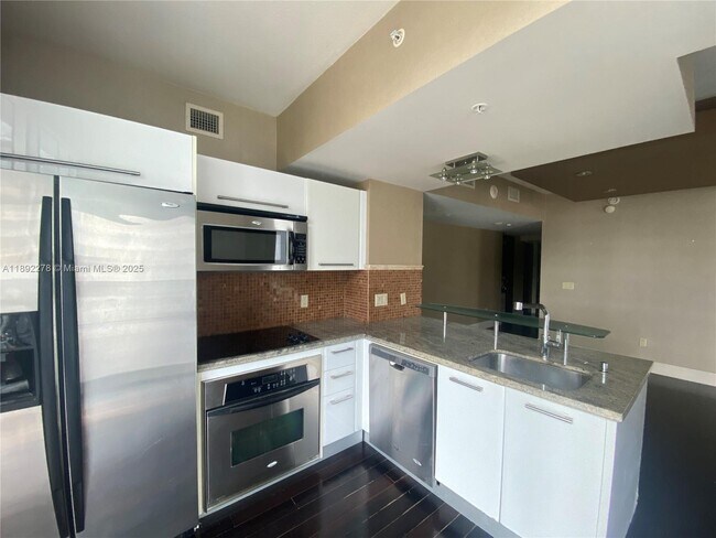 Foto del edificio - 185 SW 7th St