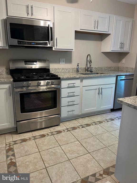 Building Photo - 12142 Cardamom Dr