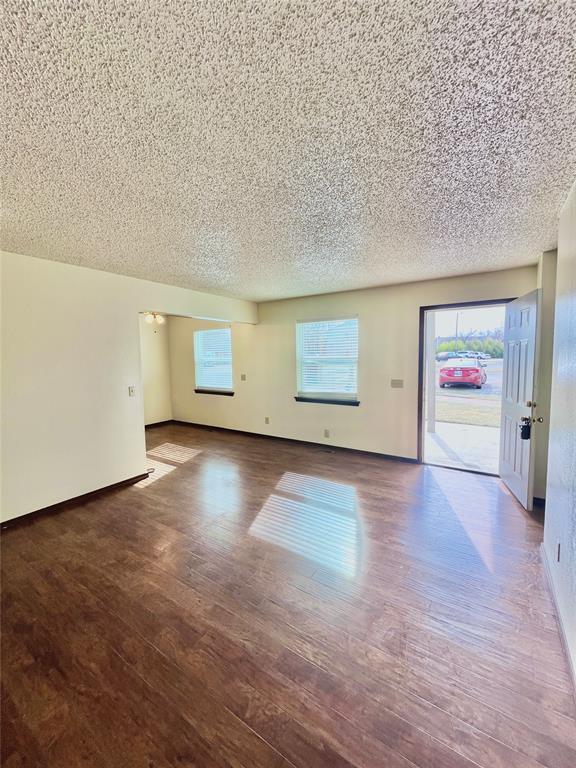 Foto del edificio - 309 Falcon Ct