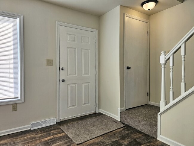 Building Photo - 137 Millview Ct