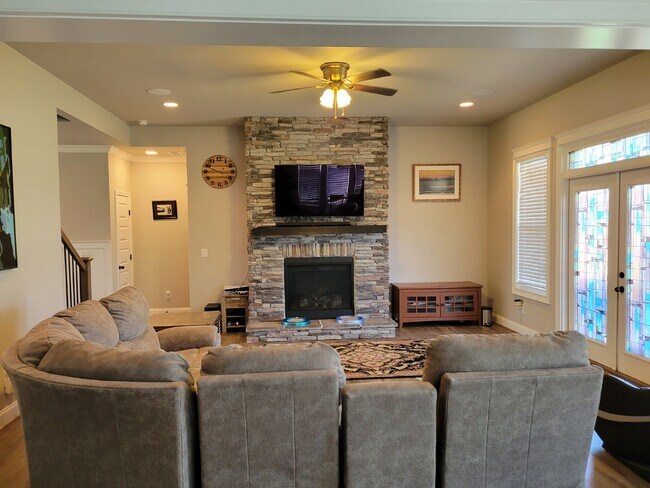 Foto del edificio - Luxury Frank Batson 4 Bedroom Home
