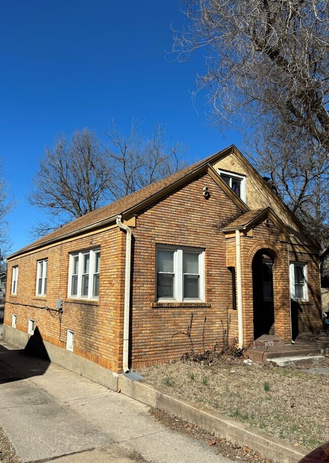 Foto del edificio - All-Brick 2-Bedroom Home with Loft Near MSU!