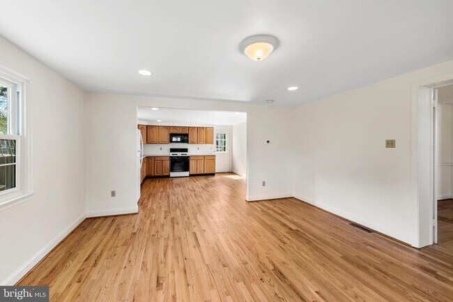 Building Photo - 111 Debaran Ln
