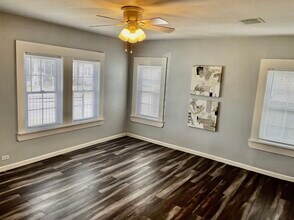 Building Photo - 106 N Eastwood St