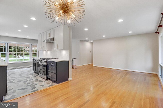 Building Photo - 5019 Fleming Dr