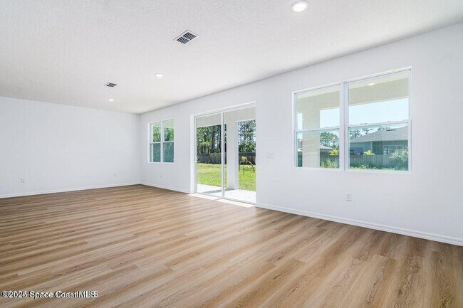 Foto del edificio - 1398 Saxony Rd SW