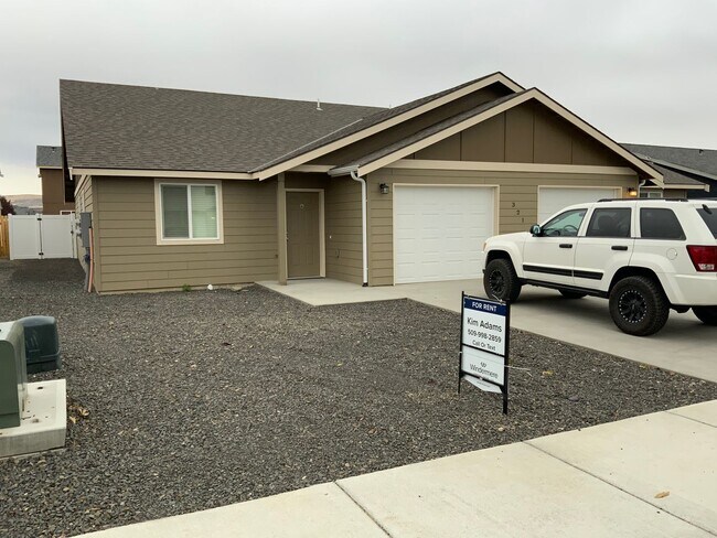 Foto del edificio - 3 bed 2 bath Duplex for rent, Quincy