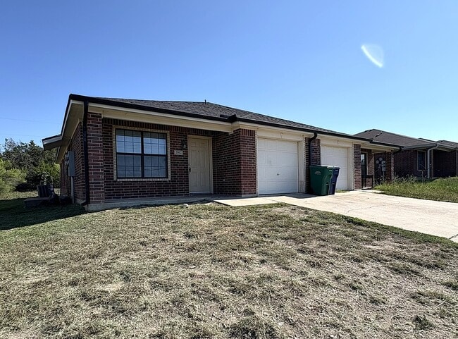 Building Photo - 2812 Ashley Dr