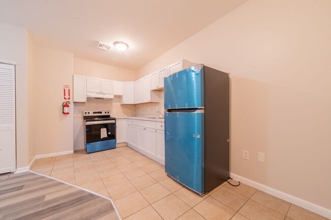 Building Photo - 1-Bedroom Apartment with Open Kitchen and ...
