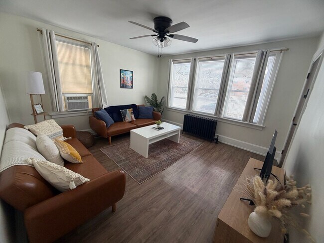 Foto del edificio - 6611 Kennedy Ave