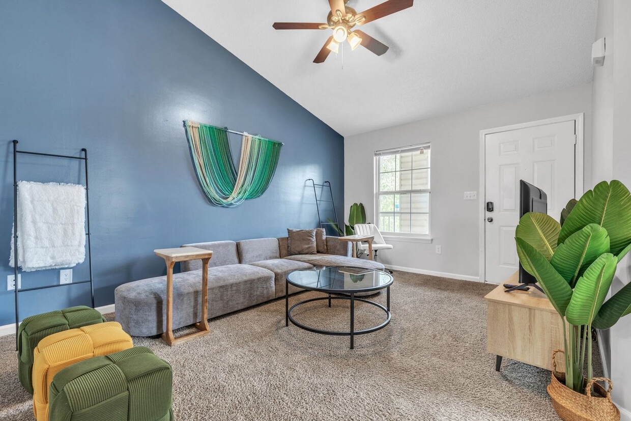 Foto principal - 974 Bassman Ln