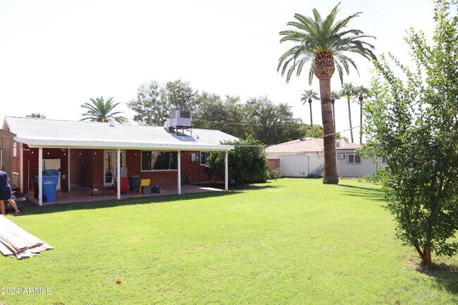 Building Photo - 4228 E Windsor Ave