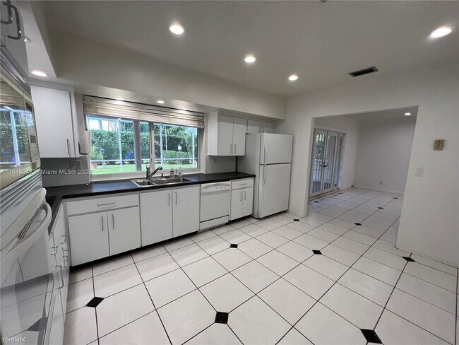 Building Photo - 3 br, 2 bath House - 4814 Arthur St