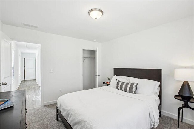 Building Photo - 4020 Hillmont Ln