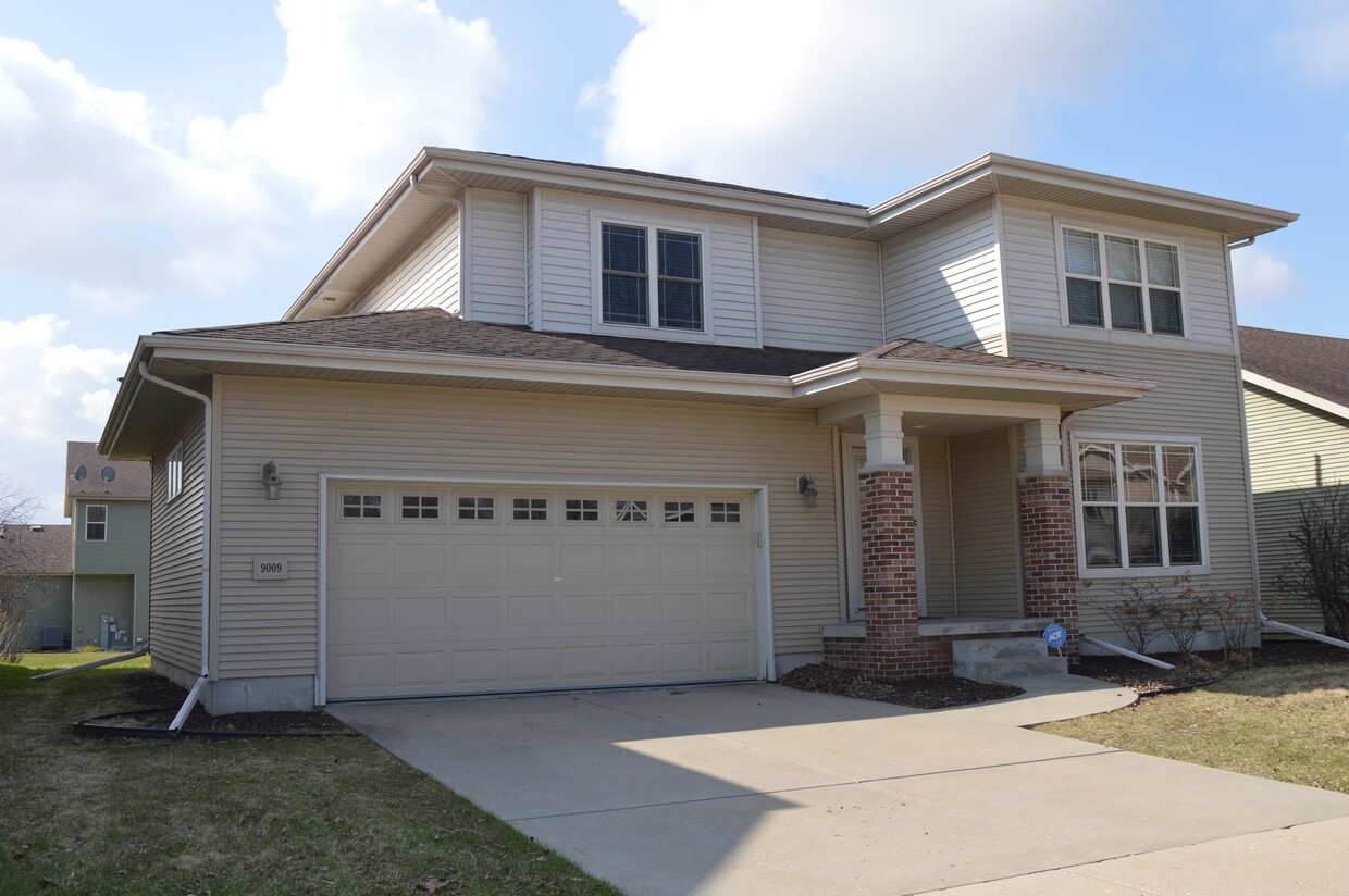 Primary Photo - 9009 Ancient Oak Ln
