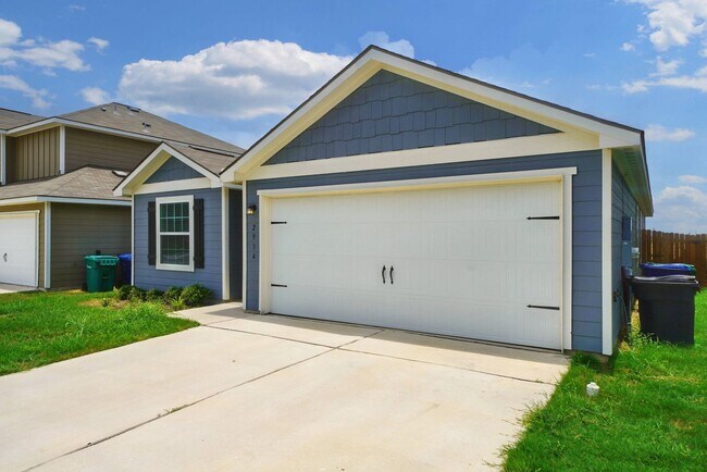 Building Photo - Newer 3-Bedroom. 2-Bathroom Home Now Avail...