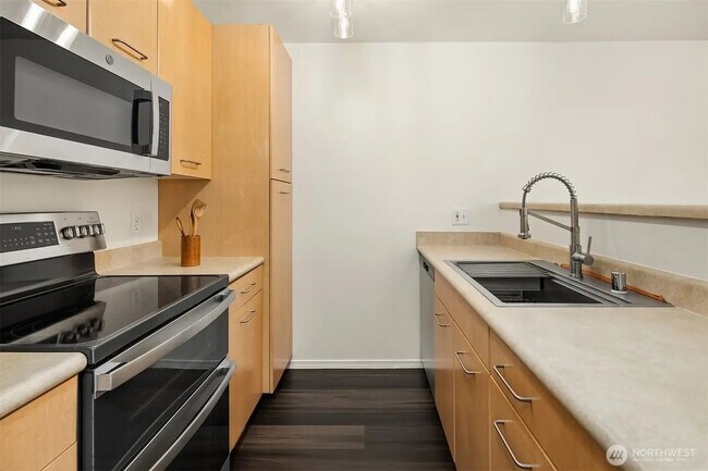 Foto del edificio - 710 240th Way SE