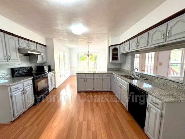 Foto del edificio - 913 Edgewater Dr