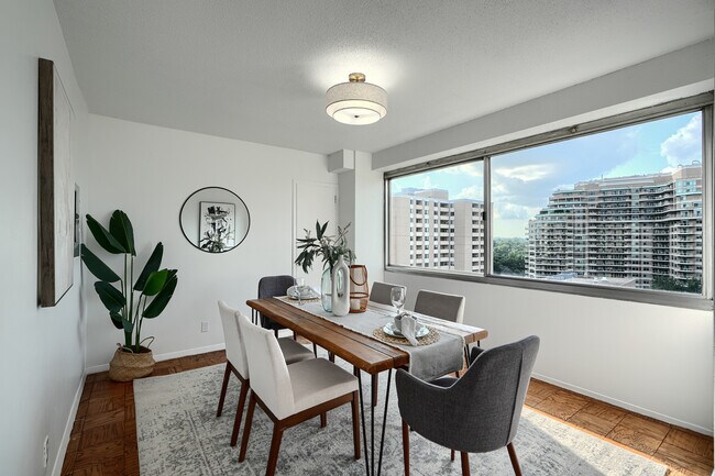 Foto del edificio - 5500 Friendship Blvd