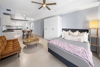 Building Photo - 1010 Brickell Ave