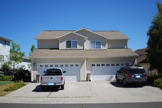 Building Photo - 570-572-572 Shoemaker Pl