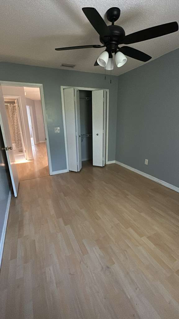 Foto del edificio - 3015 Candlewyck Ln E