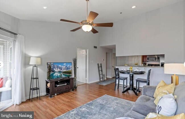 Foto del edificio - 3313 Wyndham Cir
